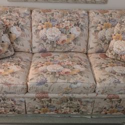 HIGHLAND HOUSE Sofa Couch Three Seater Floral Vintage PICK UP KINGS POINT SUN CITY