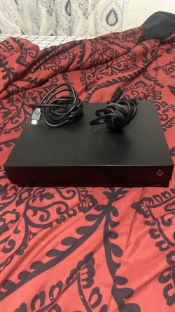 Xbox one X with controller and its Case + 2 rechargeable batteries