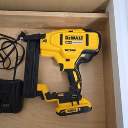 DeWalt XR Stapler 18 GA With Battery And CHARGER