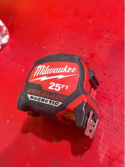 Milwaukee 25 ft. Wide Blade Magnetic Tape Measure With 18 ft. Reach