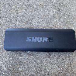 Shure 2 Channel Wireless Receiver With Damage 