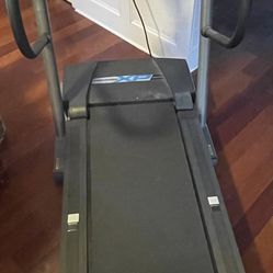 Treadmill (pro-form) 
