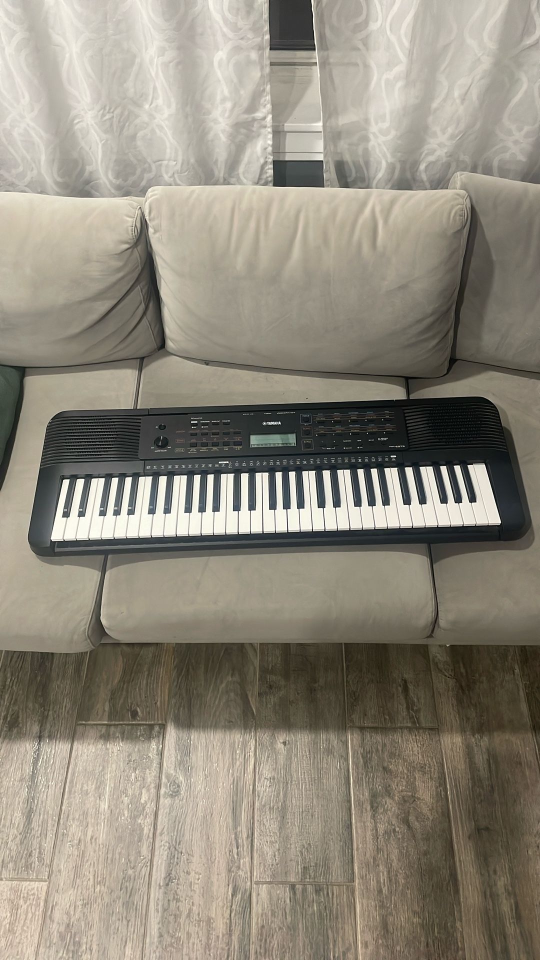 Yamaha PSRE273