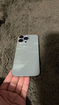 iPhone 15 pro max -shattered selling for parts
