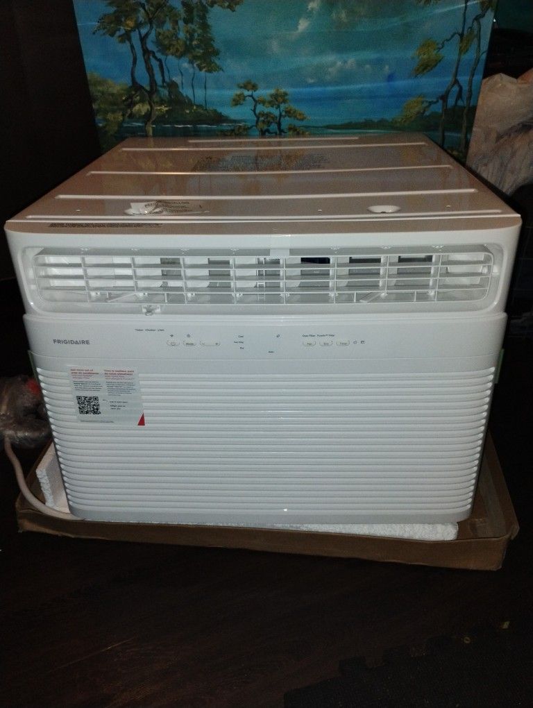 FRIGIDAIRE  1,400  sq.ft. 24,000 BTU  20 A/ 230 Volts  New $ 280 