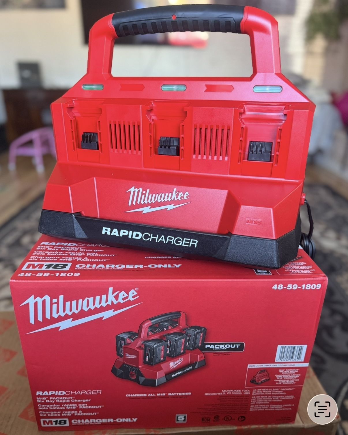 Milwaukee M18 18V Lithium-Ion PACKOUT 6-Port Rapid Charger