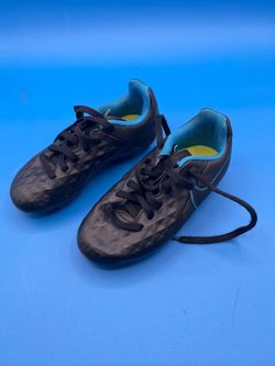 Nike Tiempo youth unisex soccer cleats size 10C