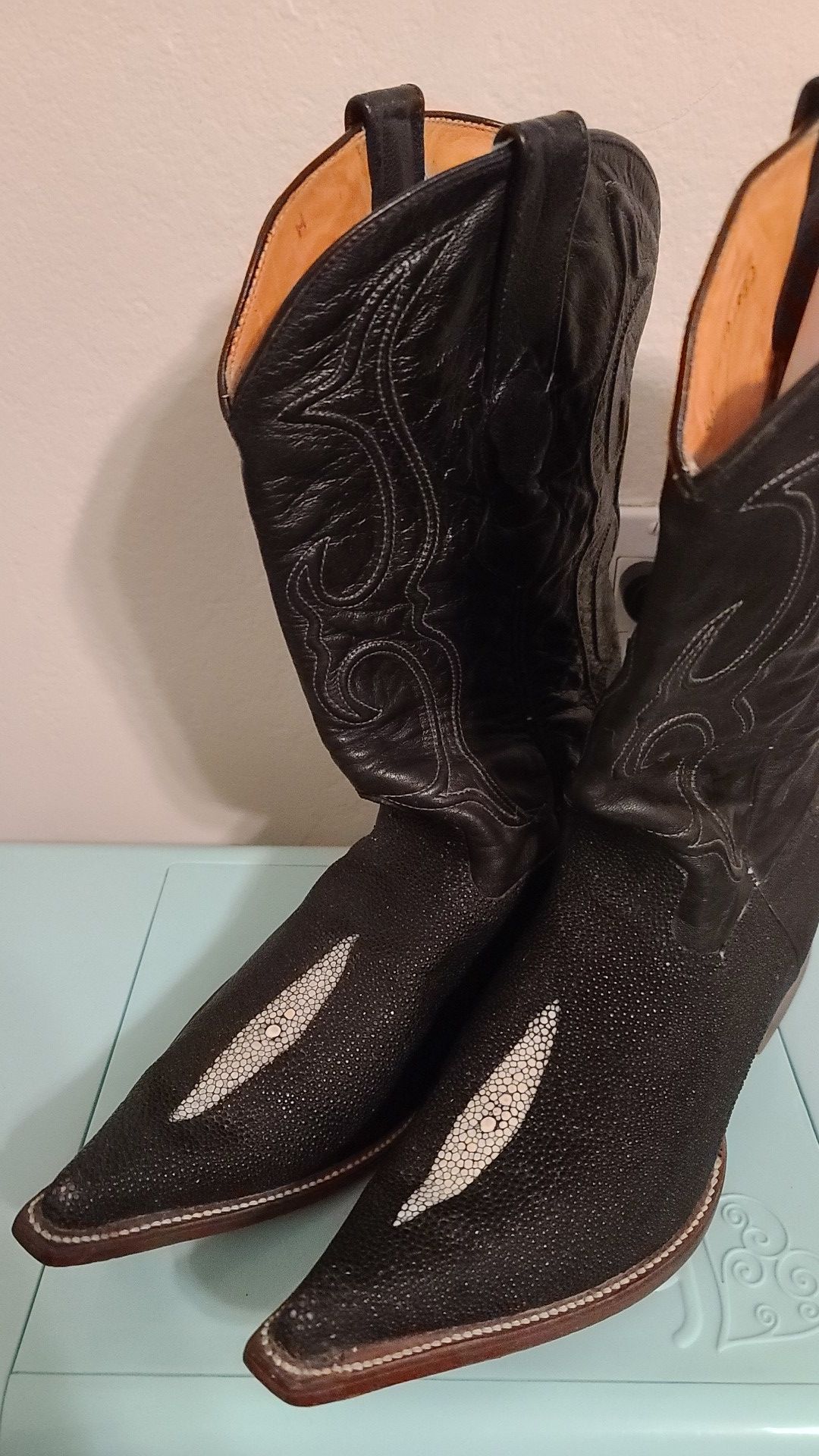 Botas De Raya Botas manta raya *originales*9_1/2 for Sale in Costa Mesa, CA - OfferUp