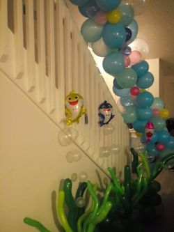Baby shark balloon garland and floor bouquets