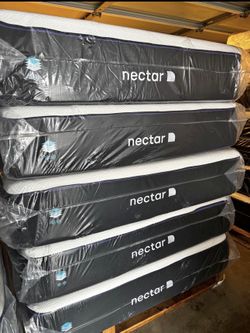 Nectar Mattress.    Nectar Premier Queen Size -13" Thick  Memory Foam 