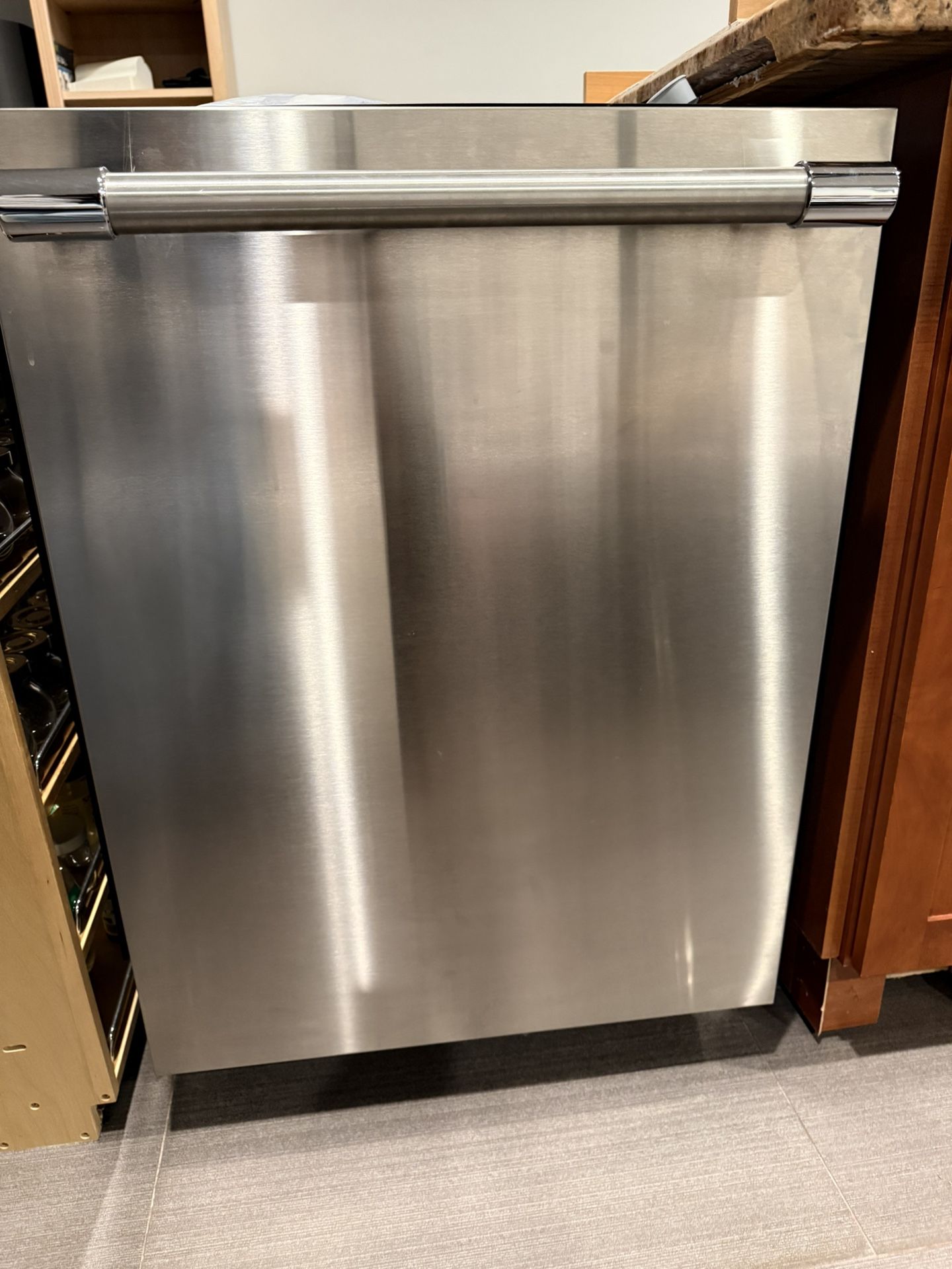 Thermador Sapphire Dishwasher 