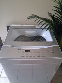 BRAND NEW TOTALLY DIGITAL SMALL WASHING MACHINE.