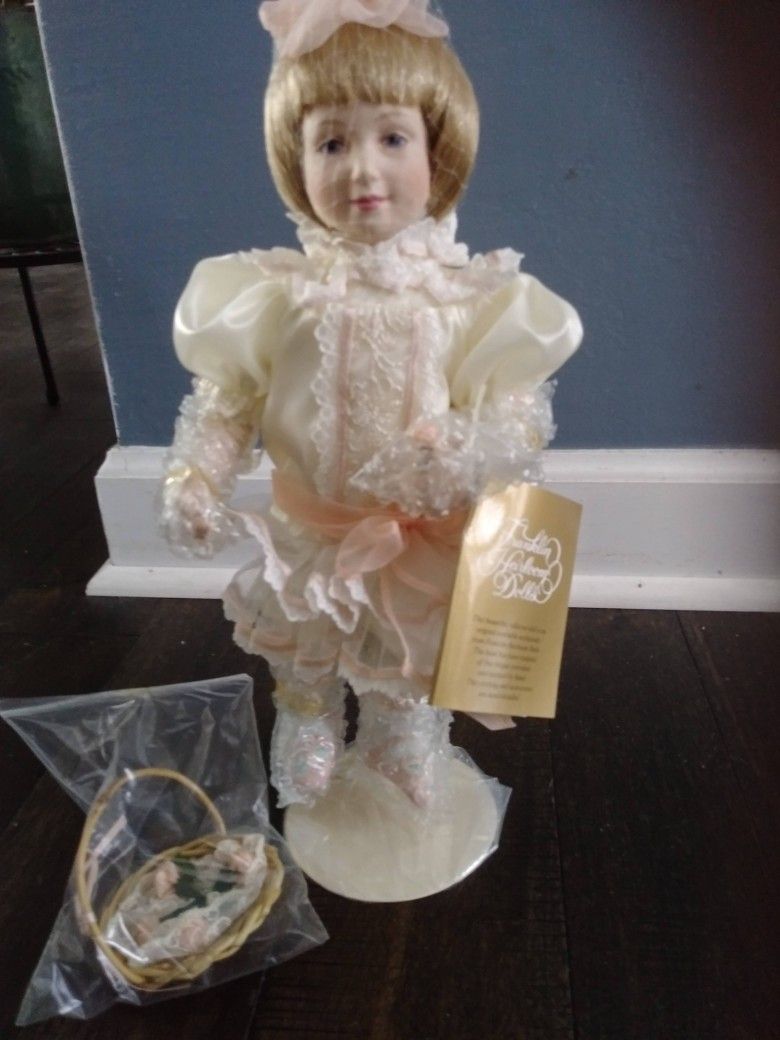 New Franklin Heirloom Ring Girl Doll 