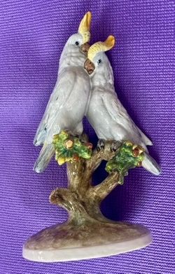 RARE Vintage Ugo Zaccagnini, Italy A.919 Pair of Cockatoo Birds Parrots Figure Signed  Porcelain