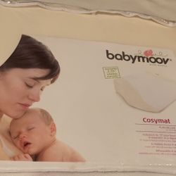 Babymoov Baby’s first crib wedge