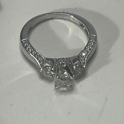 Ladies Diamond Ring