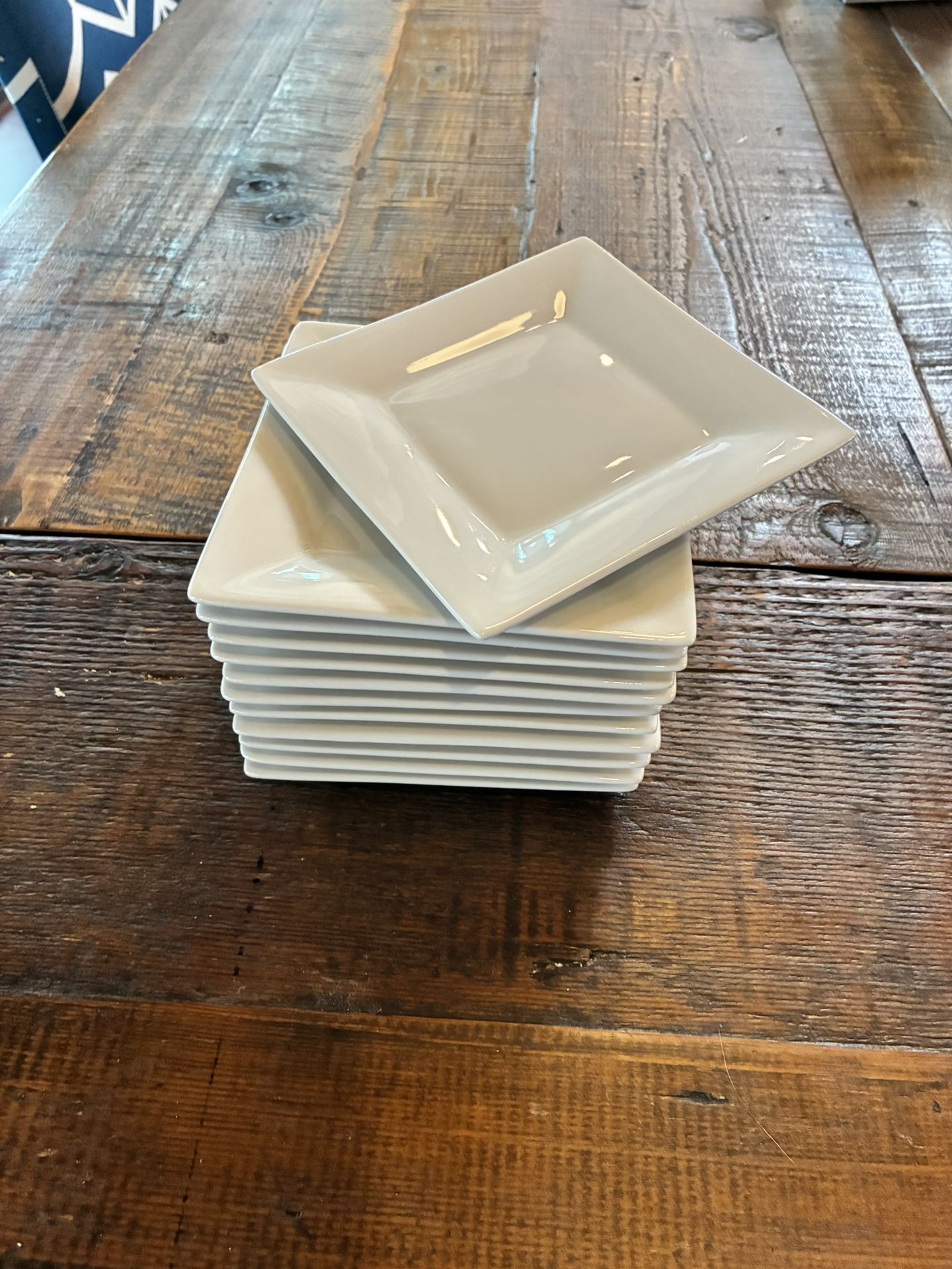 WHITE SQUARE APPETIZER PLATES