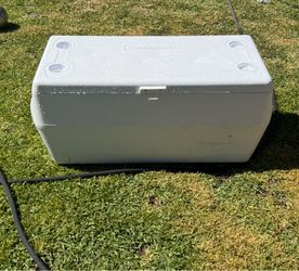 Rubbermaid cooler