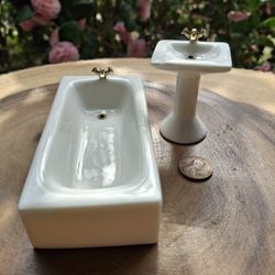 1:12 Scale Vintage Porcelain Tub And Sink