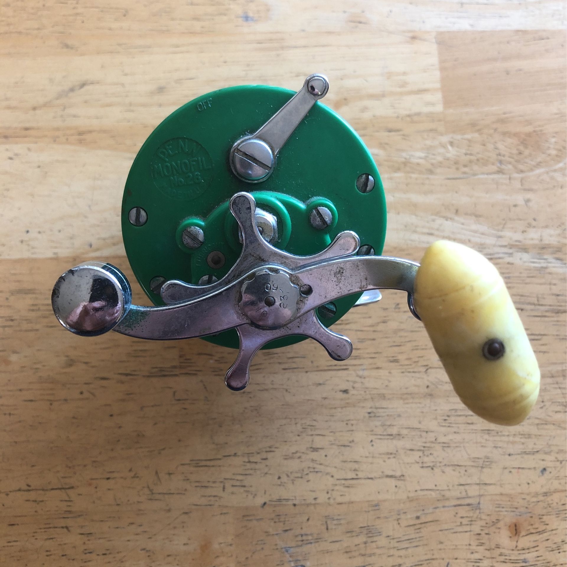 Vintage Penn Monofil No 26 Conventional Fishing Reel. Rare! Green