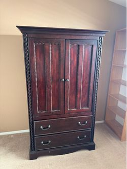 Oak wooden hutch with TV slide out