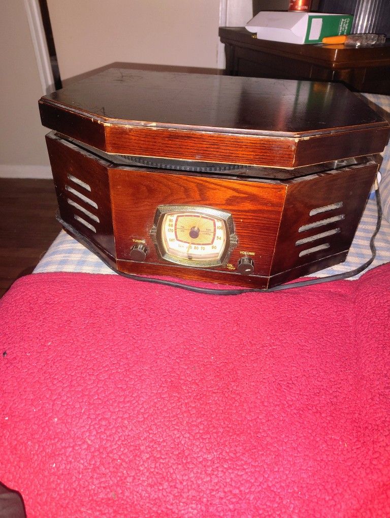 Vintage Style Crosley Radio