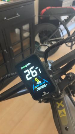 e bike 5 modes 28 mph max has petal assist and throttle blinkers light in front comes with charger and owner manual only problem is small scratches on