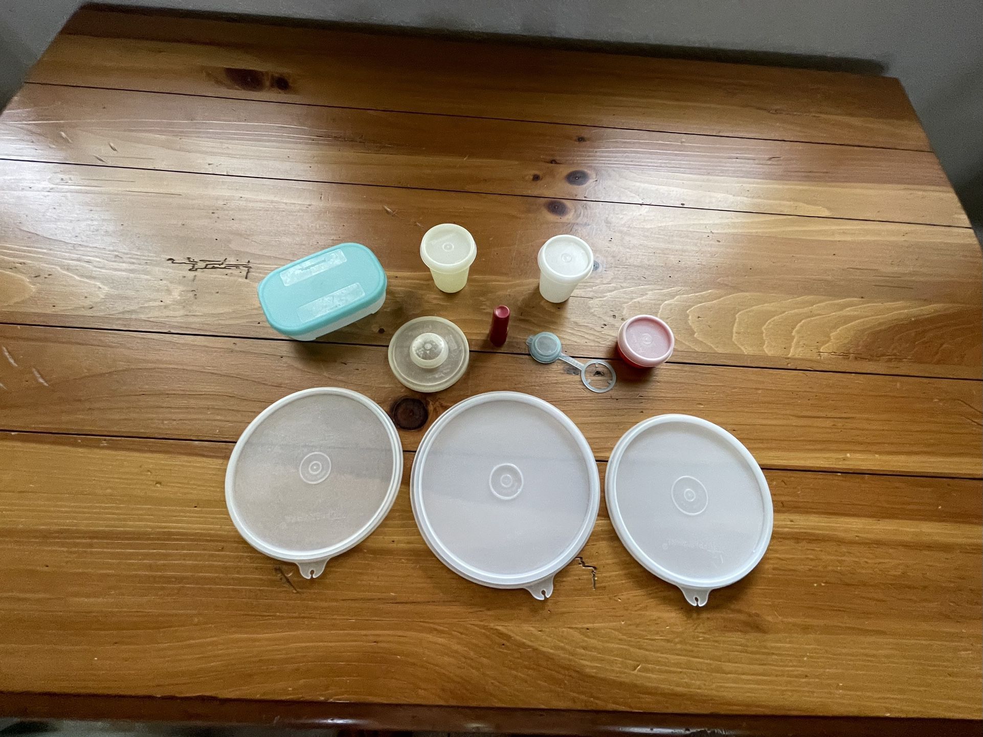Tupperware Containers & Replacement Parts/Tupperware