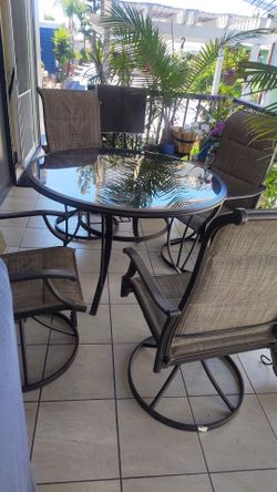 Chair with 4 chairs for patio decoration
