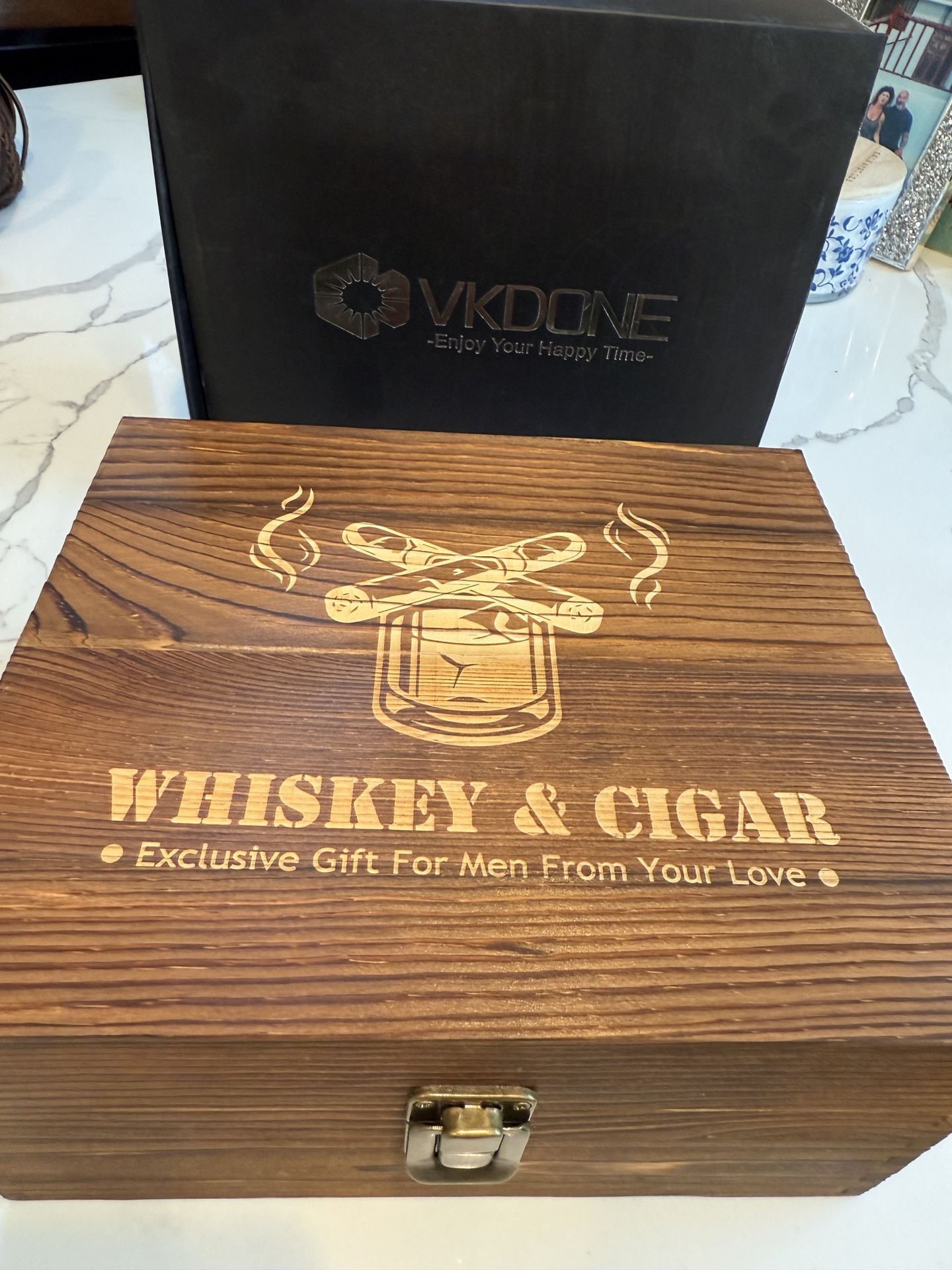 Whiskey & Cigar Box With Whisky Stones
