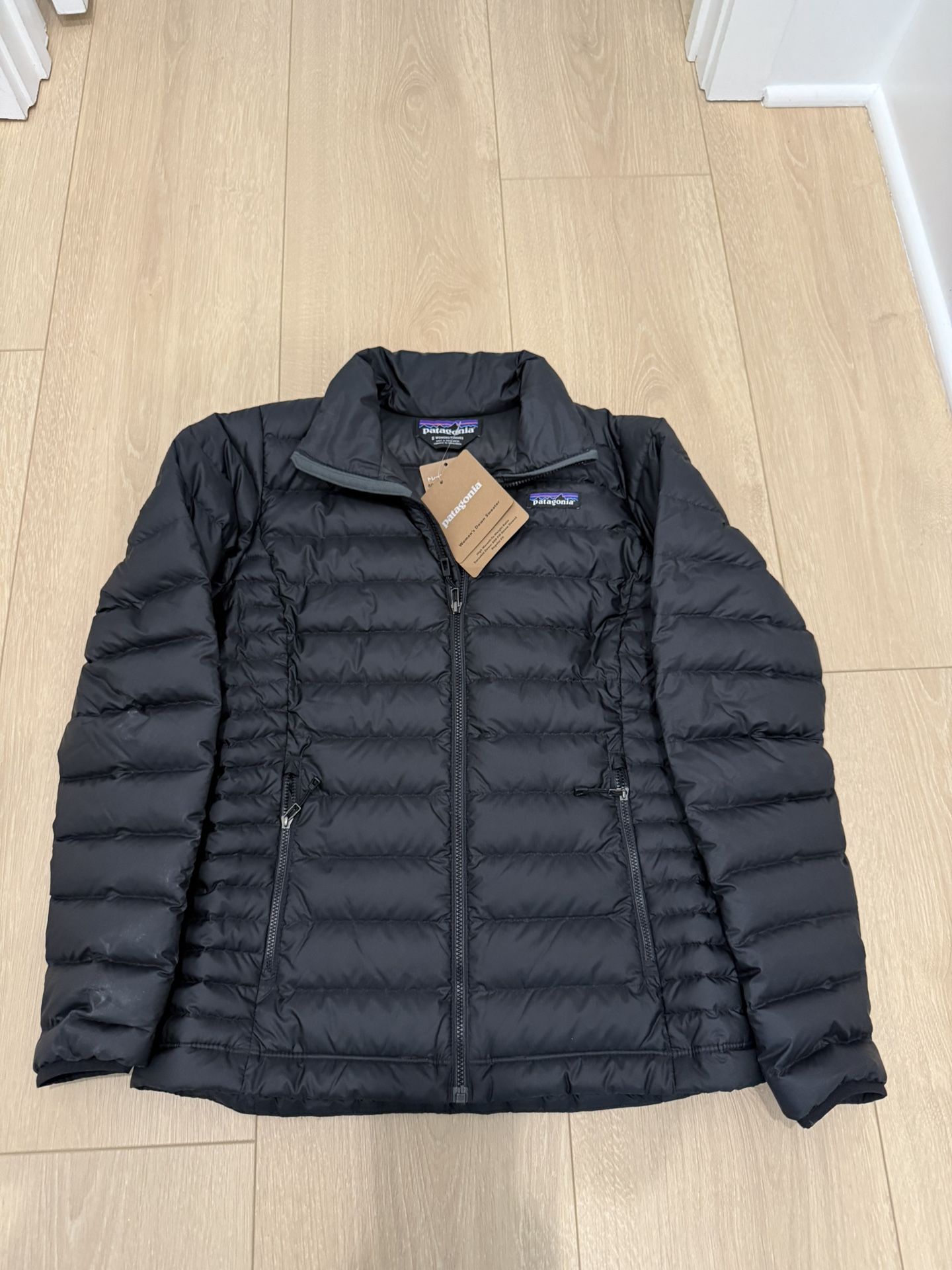 NEW NWT Women’s Black Patagonia Down Sweater Jacket Coat Size Small S