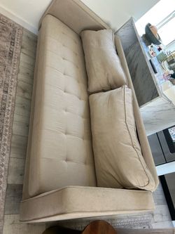 Free couch 2 min away from Sunland produce  shopping center on glenoaks sunvalley 91352
