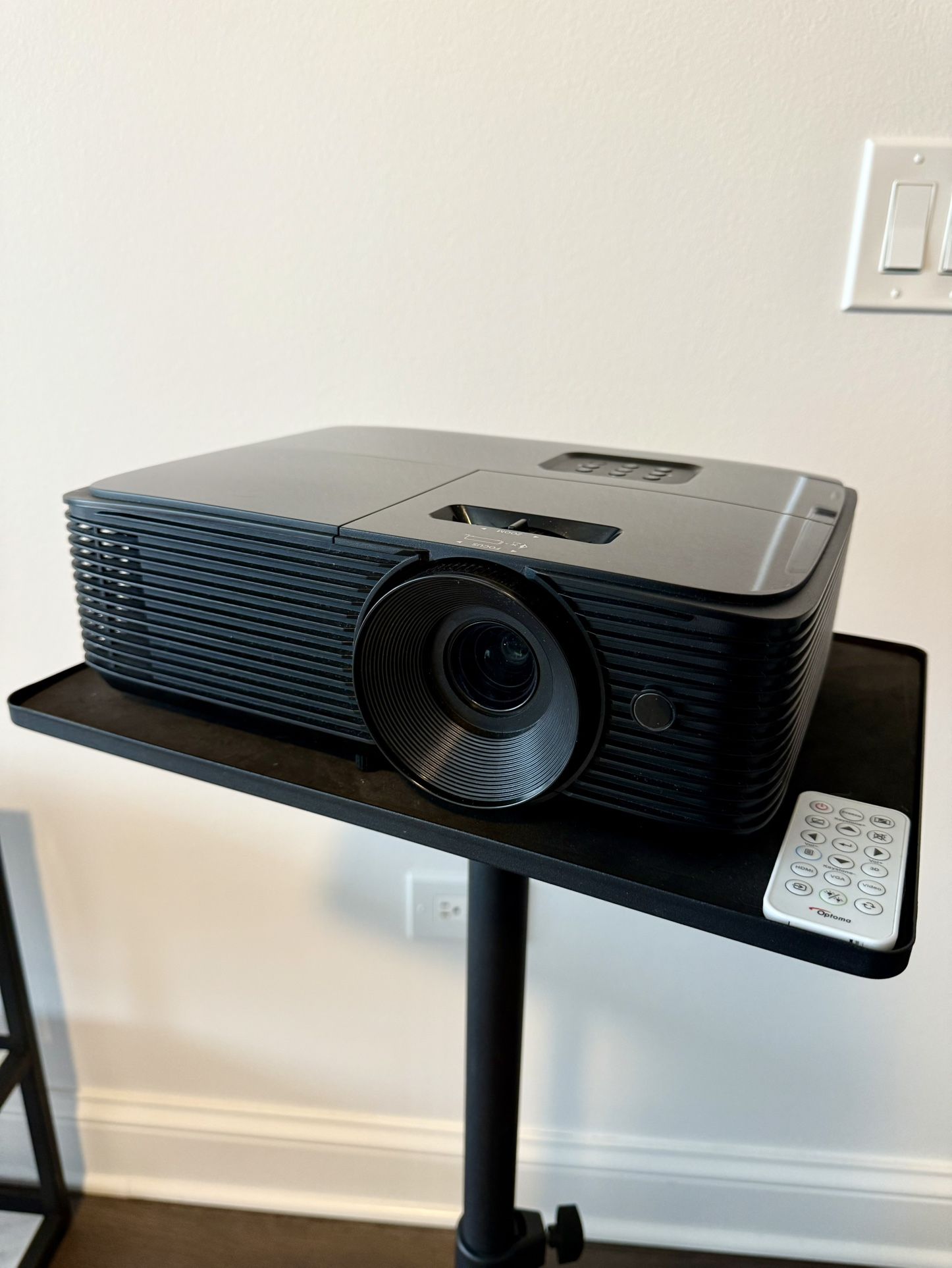 Optoma Projector w/ stand