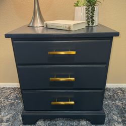 Night stand - 3 Drawer