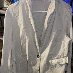 Preowned Woman’s Size XL Neigh Light Weight Jacket In Good Condition Asking $3 Located Off Lake Mead And Simmons Area 