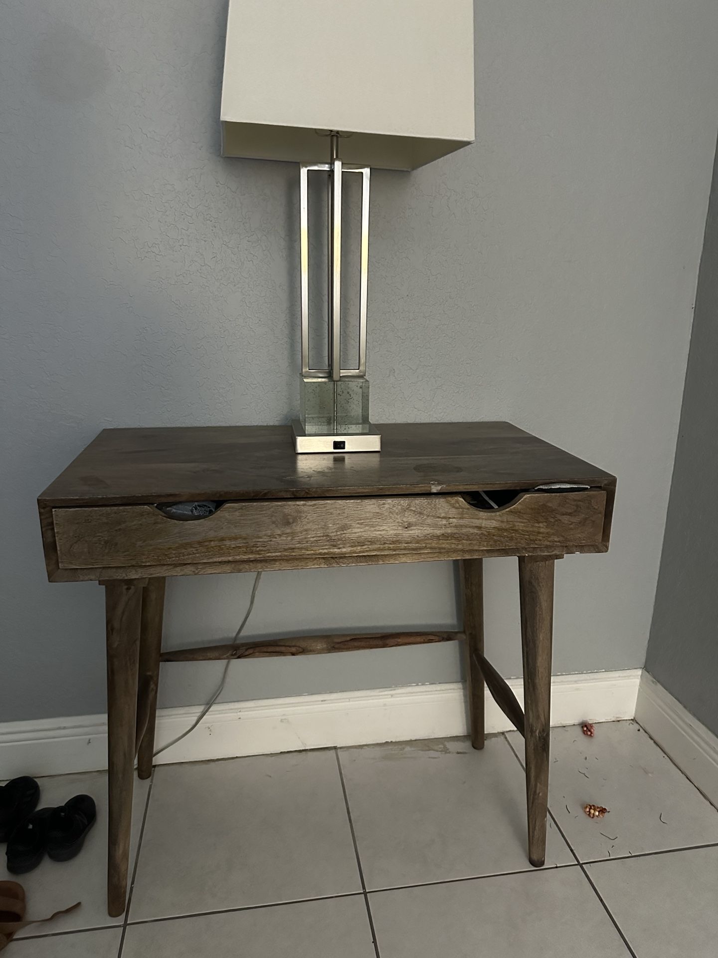 Entrance Table (not the lamp)