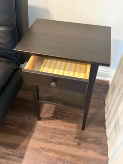 Night stands / side tables
