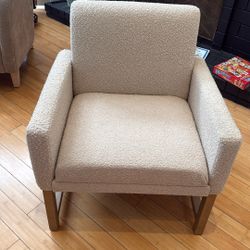 Heart & Hand With Magnolia Upholstered Accent Chair 