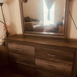 Dresser And Bed Set