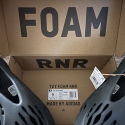adidas Yeezy Foam RNR Carbon Size 9