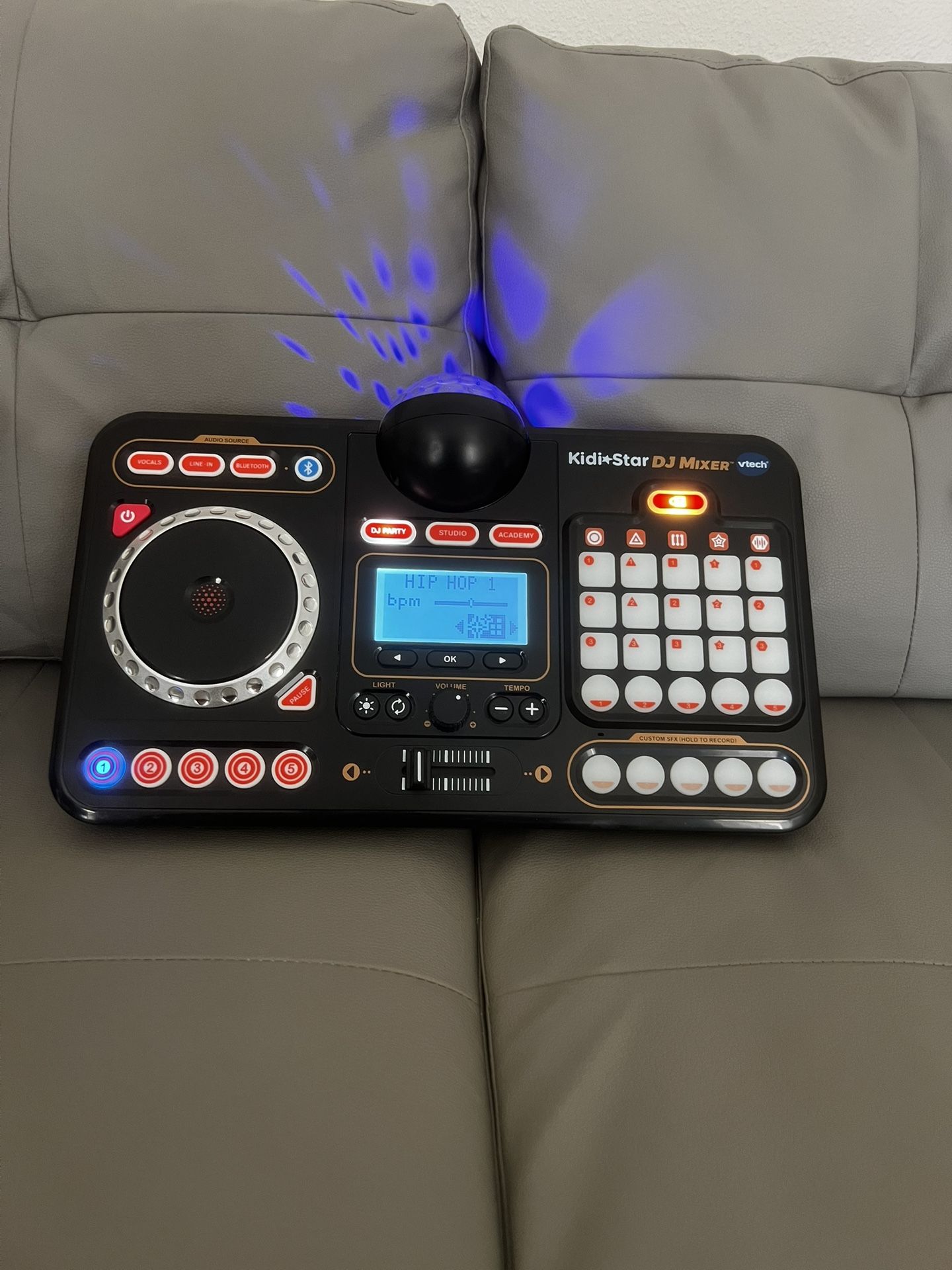Kids star DJ Mixer