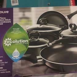 Evolve 8 piece cook ware set (new boxed)