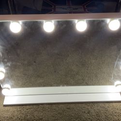 Cosmetic mirror light