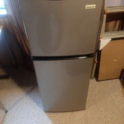 Magic Chef Refrigerator Freezer