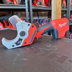 Milwaukee M12 12V Lithium-Ion Cordless PVC Pipe Shear (Tool-Only)