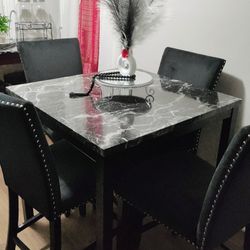 Small 4 High Chairs Dinning Table & Bar With Stools