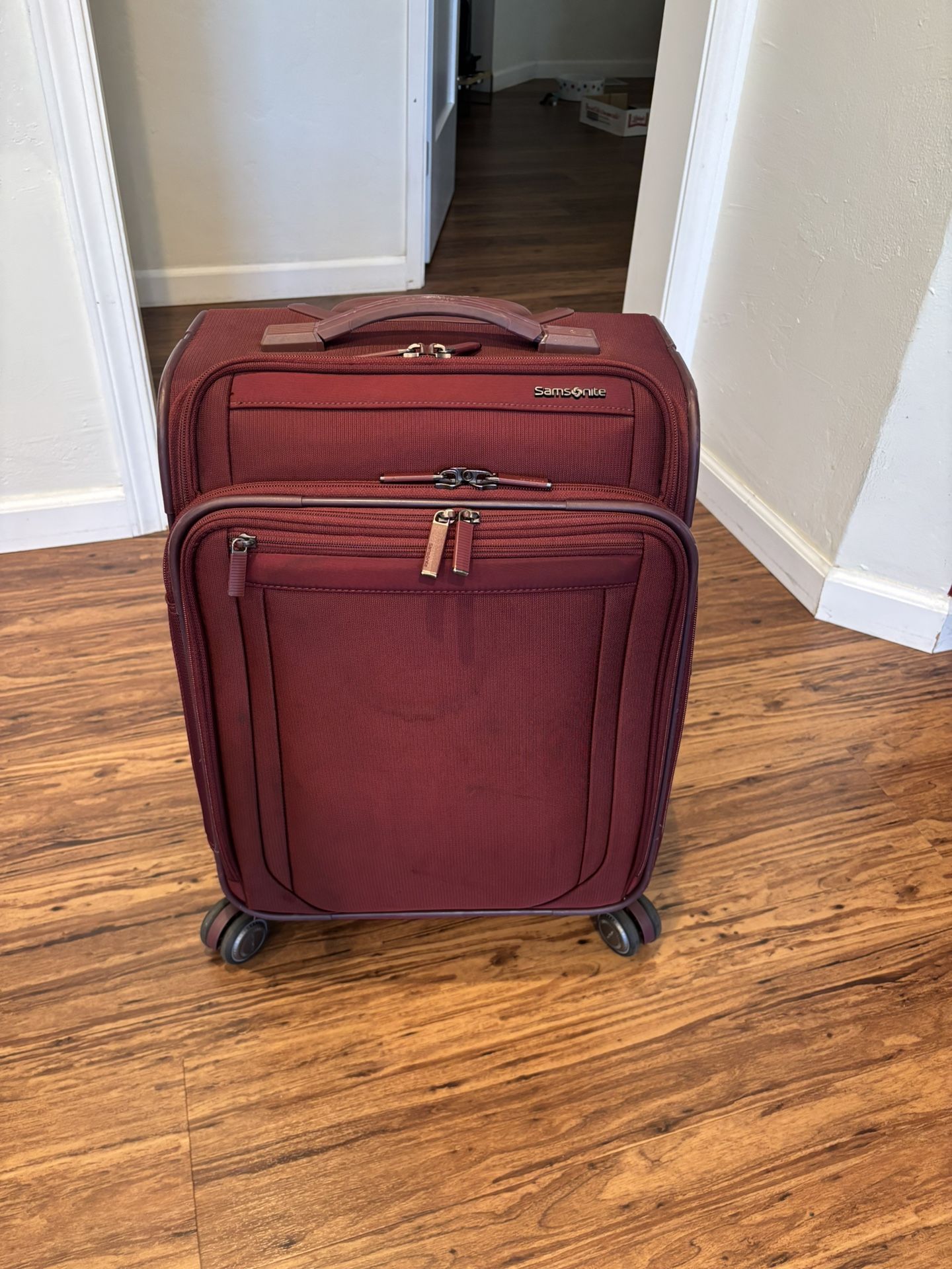 Samsonite Lineate DLX Softside Expandable Carry-On Spinner