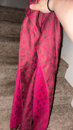 Lv scarf