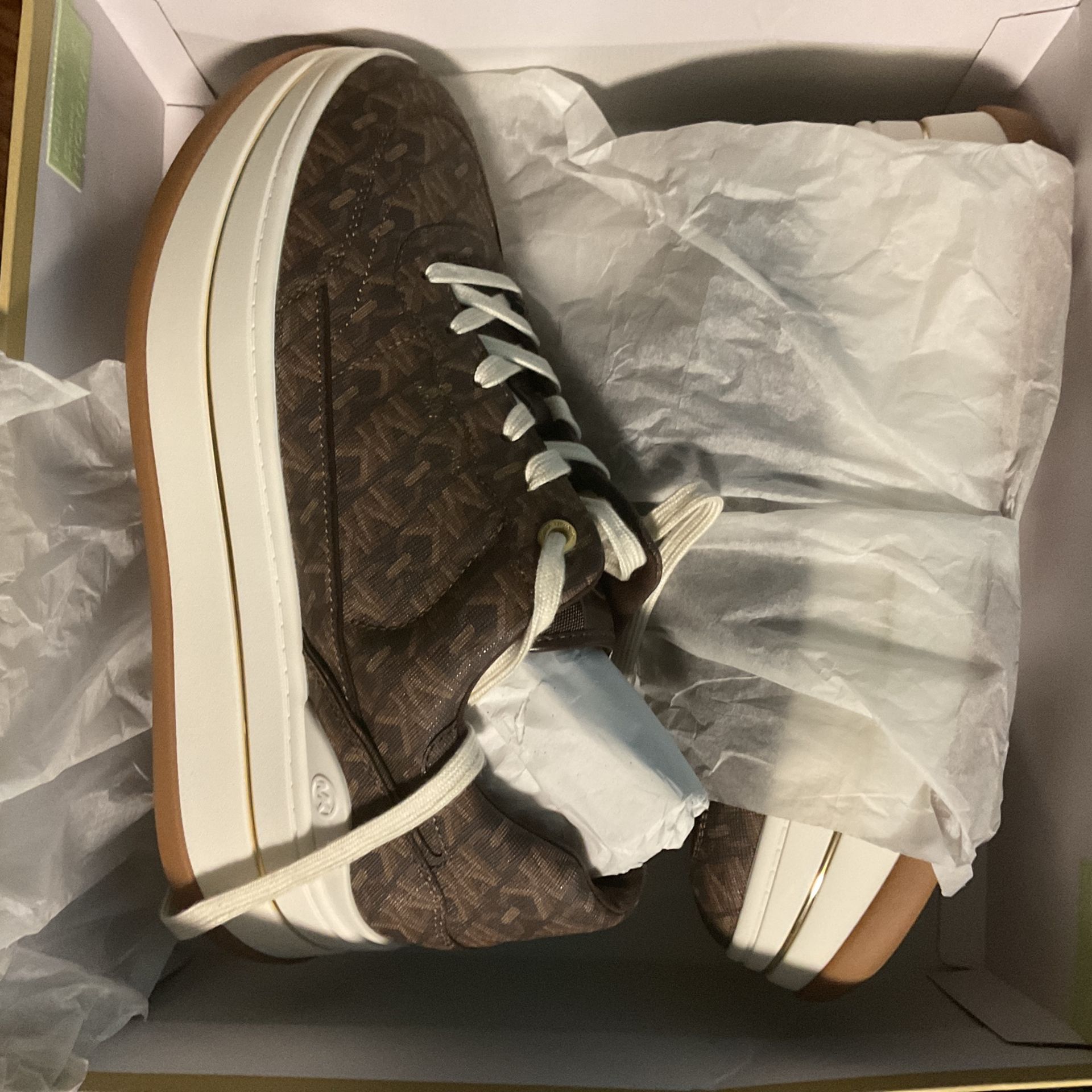 Women’s Size 10- Michael Kors