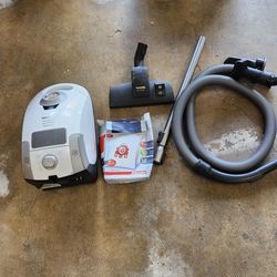 Miele compact vacuum